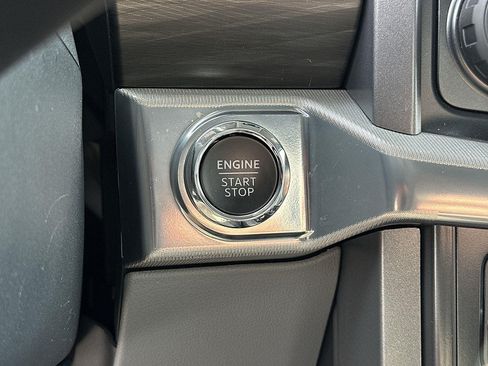 Used 2025 Ford F150 Lariat AWD/4WD image 16