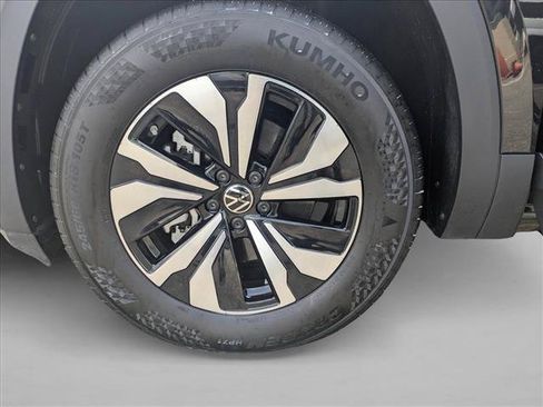 Used 2025 Volkswagen Atlas SE AWD/4WD image 21