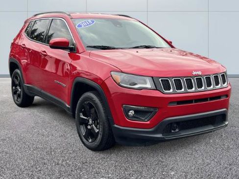 Used 2018 Jeep Compass Latitude w/ Popular Equipment Group AWD/4WD image 3
