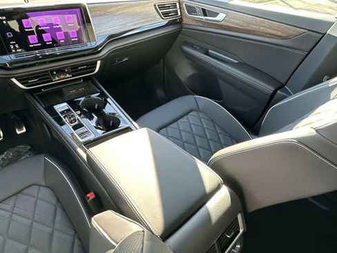 Certified 2025 Volkswagen Atlas SEL Premium R-Line AWD/4WD image 25
