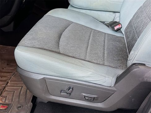 Used 2019 RAM 1500 Classic SLT w/ Luxury Group image 9