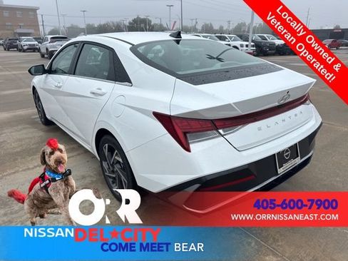Used 2025 Hyundai Elantra SEL FWD image 3
