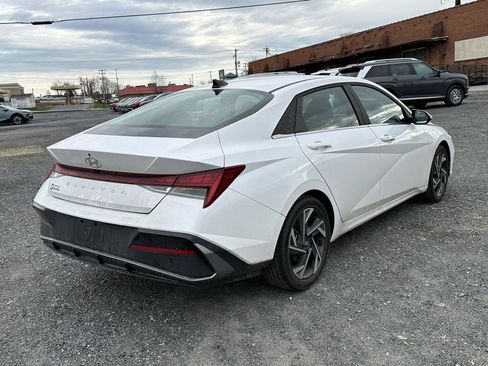 Used 2024 Hyundai Elantra SEL w/ Convenience Package image 8