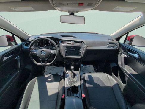 Used 2020 Volkswagen Tiguan SE w/ Panoramic Sunroof Package FWD image 21