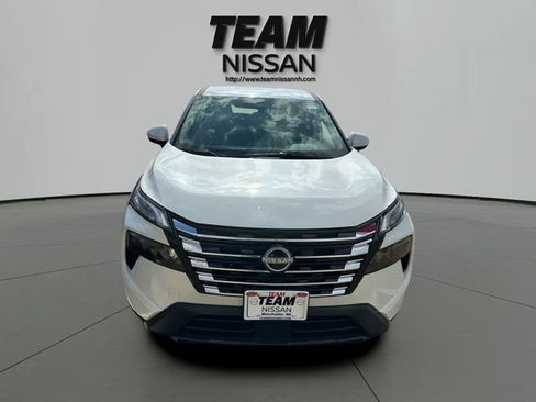 Certified 2025 Nissan Rogue SV AWD/4WD image 2