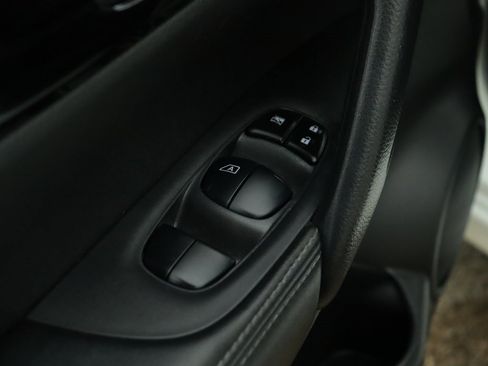 Used 2021 Nissan Rogue Sport SV image 23