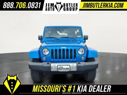 Used 2015 Jeep Wrangler Unlimited Sahara w/ Dual Top Group AWD/4WD image 22