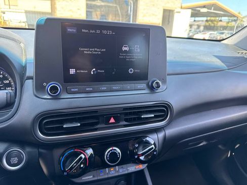 Certified 2022 Hyundai Kona SEL AWD/4WD image 8
