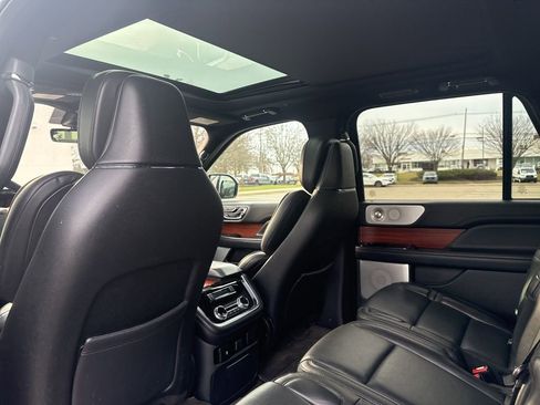 Used 2018 Lincoln Navigator L Reserve w/ Technology Package image 16