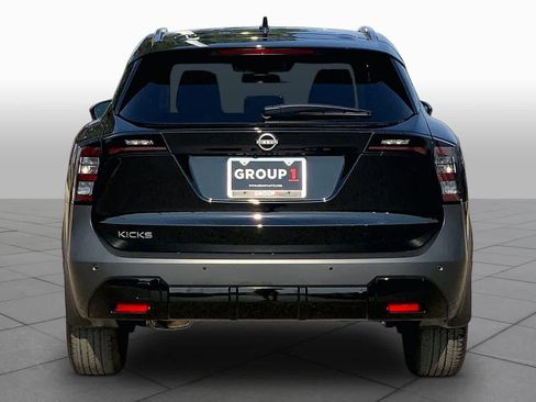 Used 2025 Nissan Kicks SV w/ SV Premium Package FWD image 5