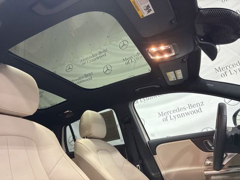 Used 2025 Mercedes-Benz GLA 250 4MATIC image 31