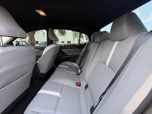Used 2025 Toyota Camry SE FWD image 14