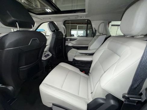 Certified 2025 Lincoln Navigator L Reserve image 27