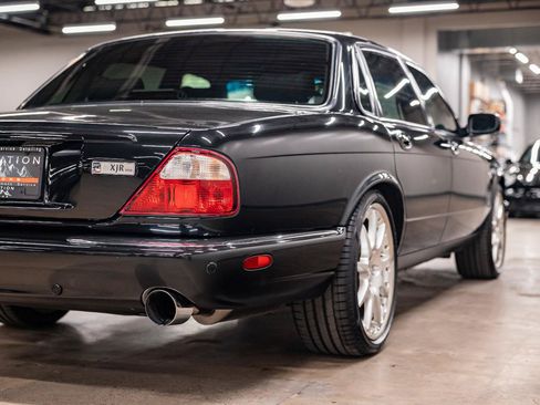 Used 2002 Jaguar XJ8 RWD image 32