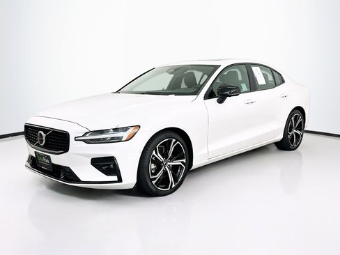 Used 2023 Volvo S60 B5 Plus w/ Protection Package Premier AWD/4WD image 3