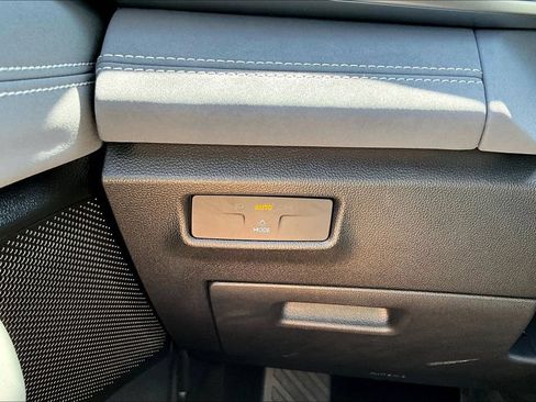 Certified 2026 Volkswagen Tiguan SE w/ Panoramic Sunroof Package FWD image 29