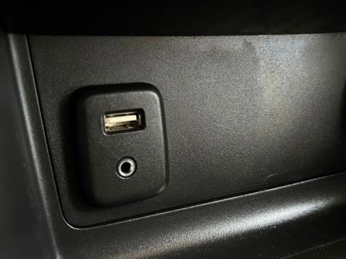 Used 2015 Chevrolet Colorado Z71 image 38