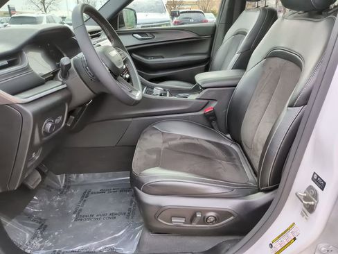 Used 2023 Jeep Grand Cherokee Altitude image 21