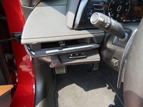 Used 2024 Chevrolet Corvette Stingray Preferred Conv w/ Stealth Interior Trim Package RWD image 15