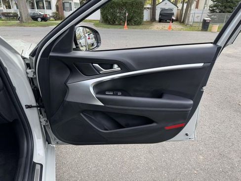 Used 2025 Genesis G70 2.5T RWD image 13