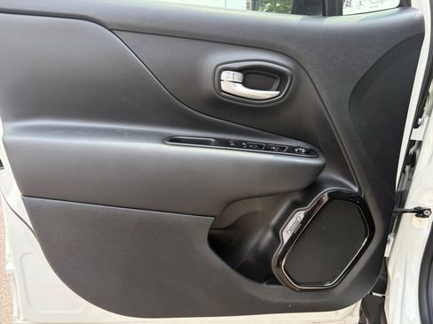 Used 2023 Jeep Renegade Altitude AWD/4WD image 13