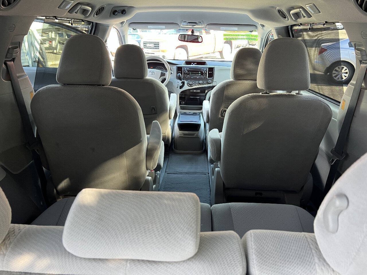 Used 2012 Toyota Sienna LE w/ Towing Pkg AWD/4WD image 40