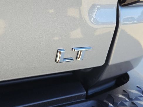 Used 2023 Chevrolet Colorado LT w/ LT Convenience Package II RWD image 9