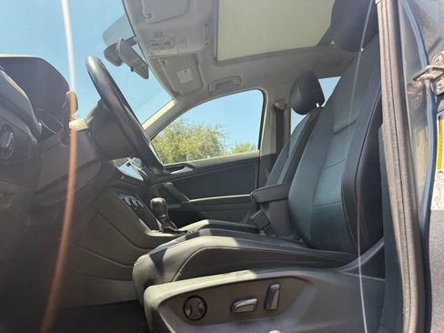 Used 2018 Volkswagen Tiguan SEL AWD/4WD image 10