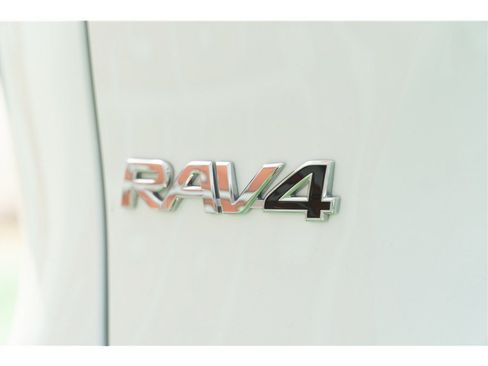 Used 2019 Toyota RAV4 LE FWD image 19