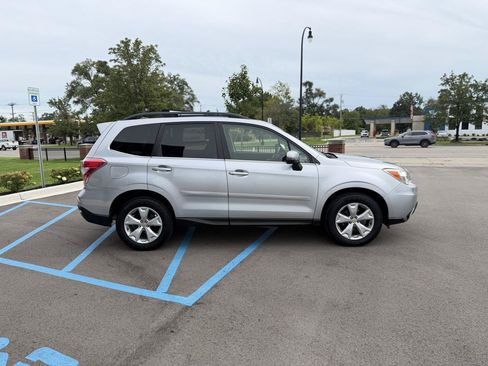 Used 2014 Subaru Forester 2.5i Touring AWD/4WD image 4