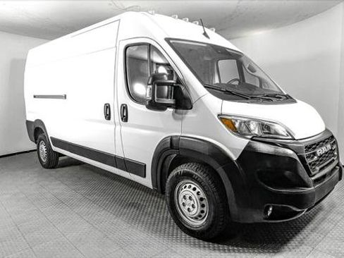 Used 2024 RAM ProMaster 2500 w/ Convenience Group FWD image 9