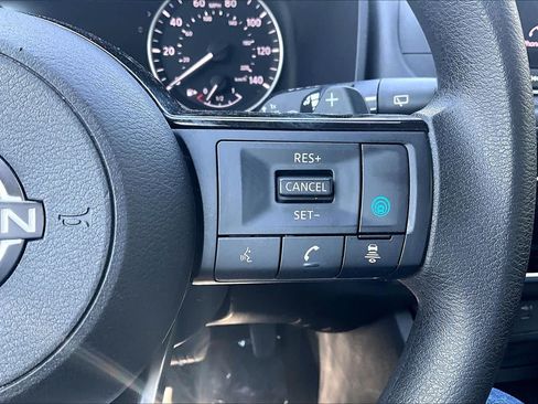 Used 2022 Nissan Rogue SV FWD image 25