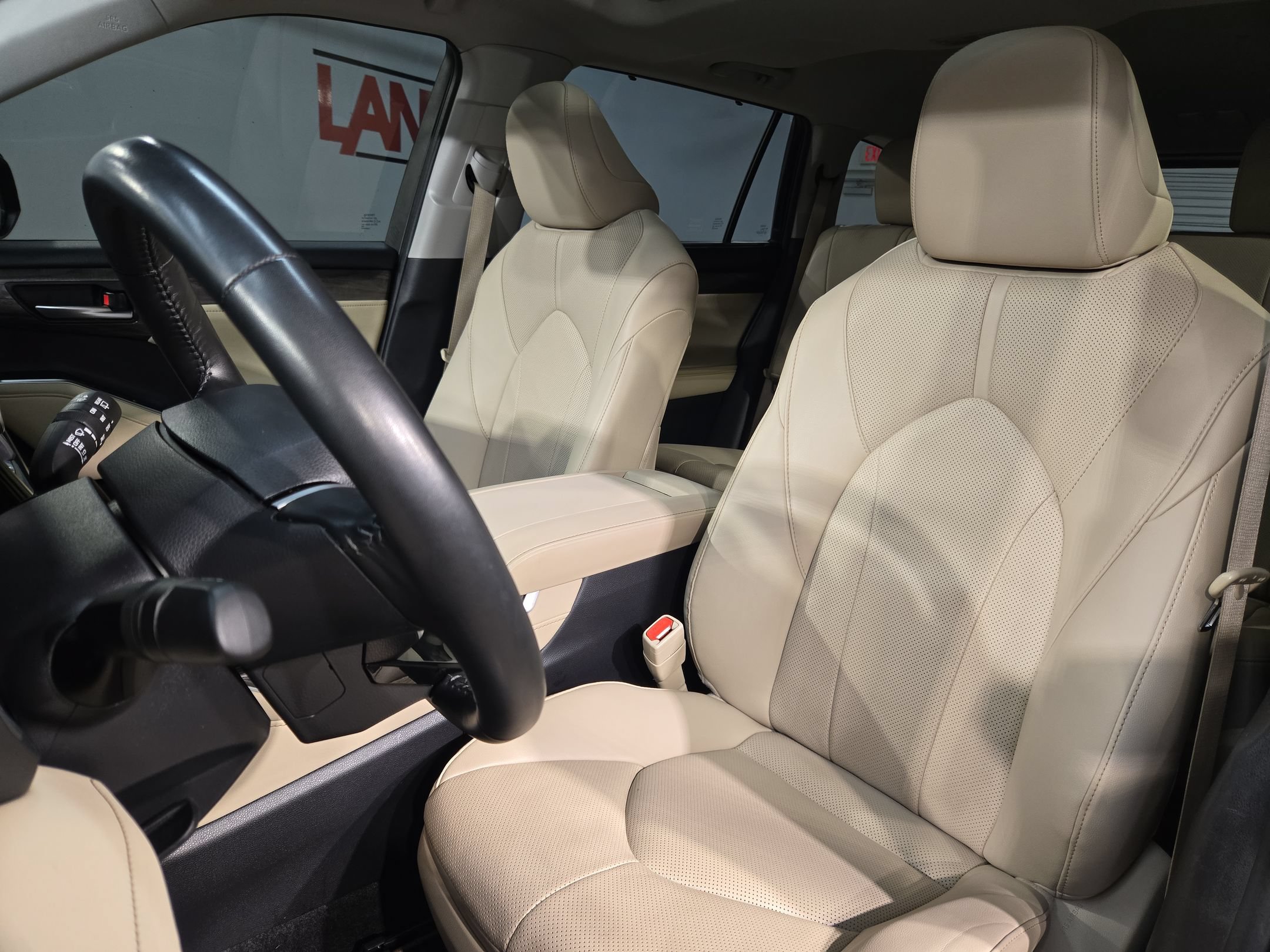 Used 2024 Toyota Highlander Limited AWD/4WD image 24