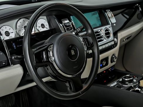 Used 2016 Rolls-Royce Ghost RWD image 25