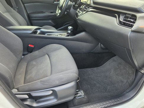 Used 2018 Toyota C-HR XLE FWD image 12