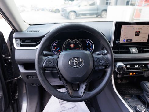 Certified 2025 Toyota RAV4 XLE image 34