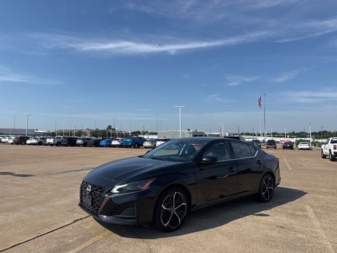 Certified 2024 Nissan Altima 2.5 SR FWD image 9
