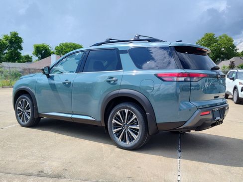 New 2026 Nissan Pathfinder Platinum FWD image 3