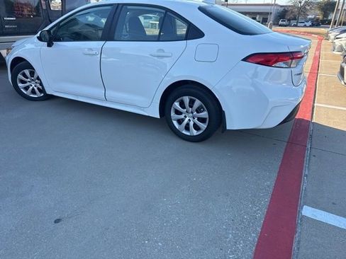 Used 2025 Toyota Corolla LE image 5