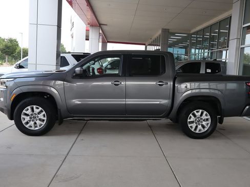 Used 2022 Nissan Frontier SV w/ SV Premium Package AWD/4WD image 4