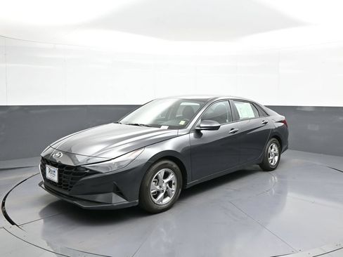 Certified 2021 Hyundai Elantra SE FWD image 1