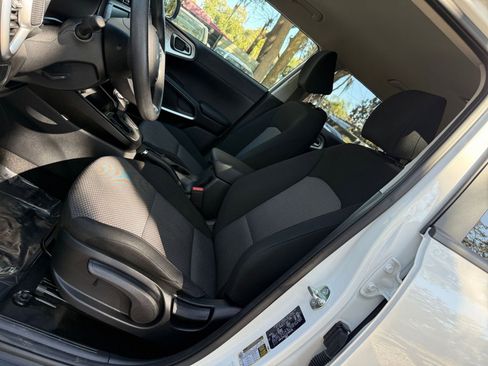 Used 2025 Kia Soul LX w/ LX Technology Package image 22