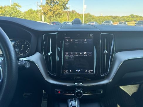 Used 2019 Volvo XC60 T5 R-Design image 27