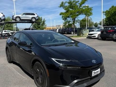 Certified 2023 Toyota Prius LE FWD image 4