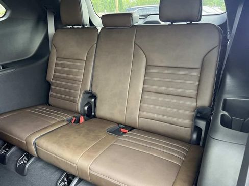 New 2026 GMC Acadia Denali Ultimate w/ LPO, Floor Liner Package AWD/4WD image 11