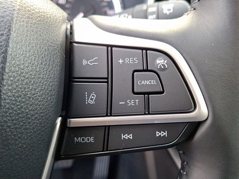 Certified 2024 Toyota Highlander XLE image 22