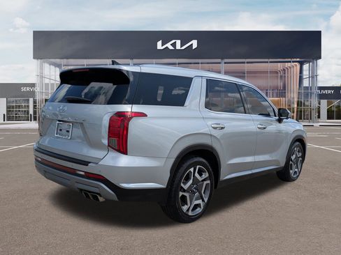 Used 2023 Hyundai Palisade Limited FWD image 4