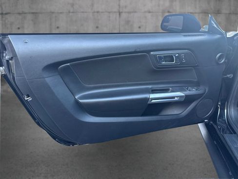 Used 2017 Ford Mustang Coupe RWD image 20