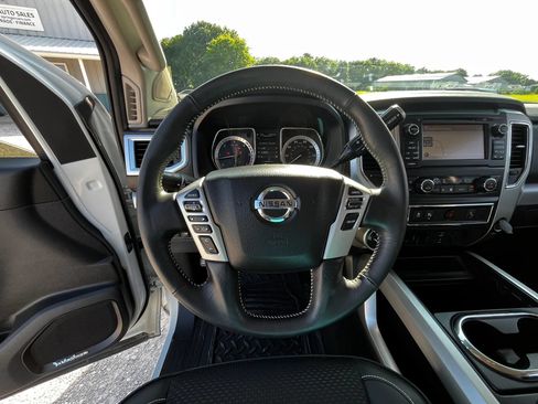 Used 2018 Nissan Titan PRO-4X w/ Pro-4x Utility Package AWD/4WD image 16
