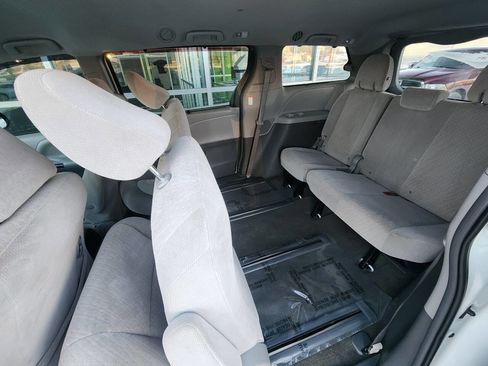 Used 2017 Toyota Sienna LE image 15